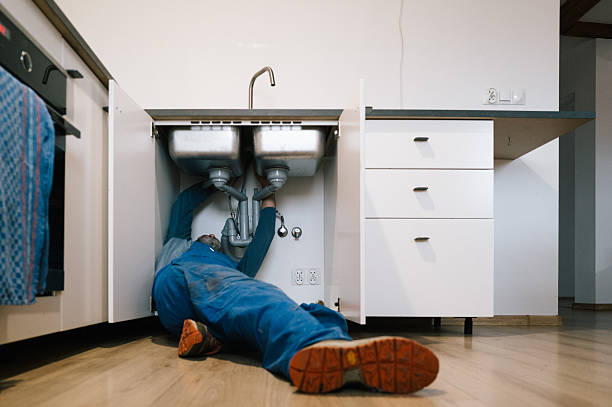 Professional Leak Detection technician working in East Carondelet, IL